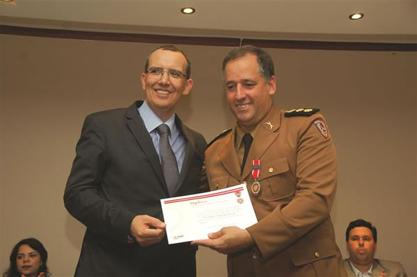 A Comarca de Araguari homenageou o comandante da 9ª Região da Polícia Militar, Dilmar Fernandes Crovato. Foto: João Aleixo
