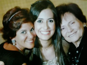 Solange Rezende Gontijo, aniversariante do dia 28. Na foto, com a filha Christiane e a neta Tharita