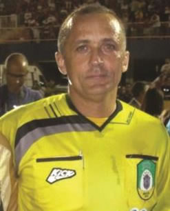 Alicio Pena Júnior se despediu em 2013 da carreira como árbitro profissional