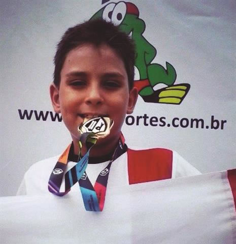 Matheus Eduardo, campeão estadual de natação