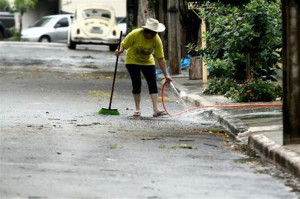 Abusos ao lavar calçadas, ruas e veículos estão na mira da SAE. Foto: Divulgação