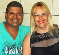 Jane Vieira Mendes, aniversariante do dia 25, com o marido sargento Silvino