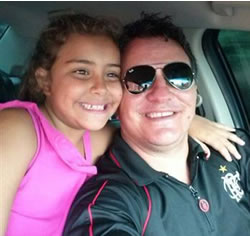 Lara Leite Fernandes aniversariante do dia 24, com o pai André Fernandes