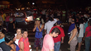 A motocicleta, segundo populares, disputava um “racha” no momento da tragédia. Foto: Gazeta do Triângulo