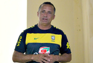 Alicio Júnior parou de apitar, mas continua prestando serviços à arbitragem nacional. Foto: Paulo Rogério/http://pauloreporter.com.br