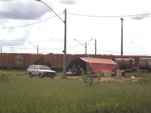 Lote público invadido é o mesmo onde será construído o viaduto do São Sebastião. Foto: Gazeta do Triângulo