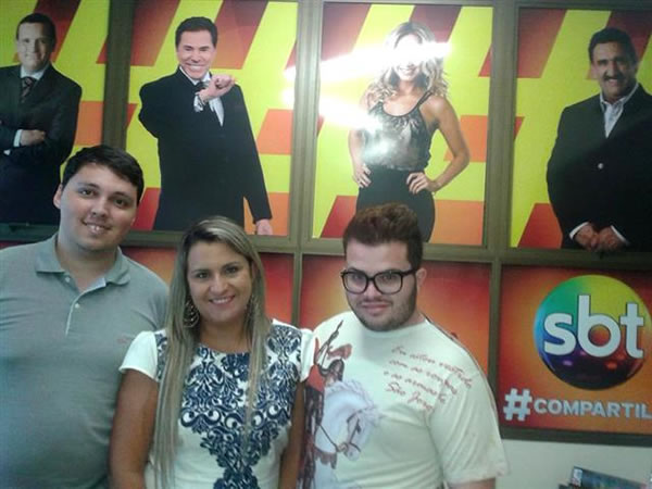 Josuá Barroso, Keila Miranda e José Luís, que fecharam uma parceria incrível entre a Kompleta Comunicação e TV Vitoriosa!