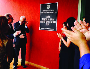 Solenidade aconteceu na manhã desta sexta-feira n a sede do Ministério Público e reuniu diversas autoridades, que acompanharam as homenagens. Foto: Gazeta do Triângulo