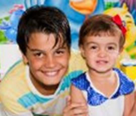 Bruno Brandão Bisneto, aniversariante do dia 2, na foto com a irmãzinha Manuela. Filhos de Patrícia e Bruno Brandão Neto