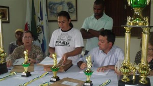 Comissão julgadora durante os trabalhos de apuração. Foto: Enivaldo Silva