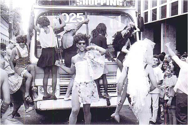  Na década de 1980 o Bloco das Piranhas, no sábado, abria o Carnaval de Uberlândia. Foto: Divulgação