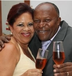 Cleuda Aparecida de Lima Luiz, aniversariante de hoje, com o marido Paulo Bolsas