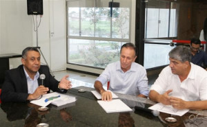 Autoridades municipais e empresariais se reúnem em Uberlândia. Foto: Divulgação