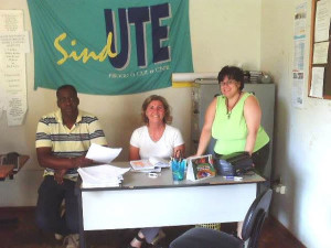 Representantes do SindUTE subsede Araguari levaram as reclamações ao Ministério Público nesta terça-feira, 18. Foto: Divulgação