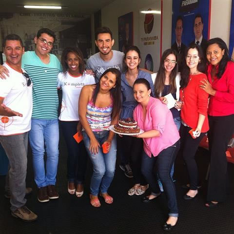 Equipe da Kompleta Comunicação com funcionários da TV Paranaíba