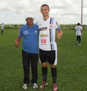Técnico Reginaldo e zagueiro Adalberto, do Diamante. Foto: Divulgação
