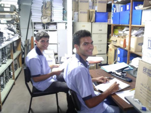 Dois alunos do projeto Jovem Aprendiz foram contratados pela empresa Triauto, e iniciaram as atividades na última semana. Foto: Gazeta do Triângulo