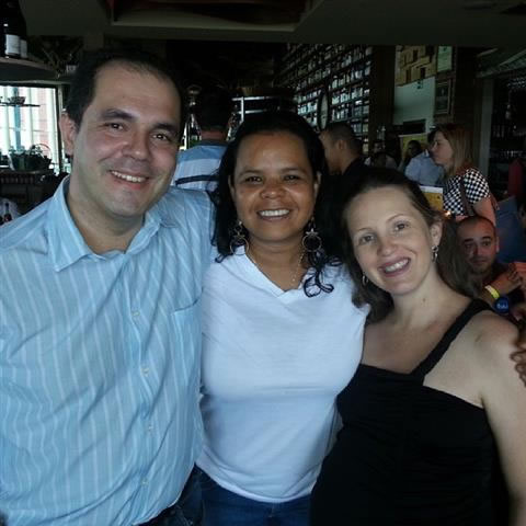 Os jornalistas Kelson Venâncio, Sheila Nogueira e Analú Guimarães em almoço oferecido para jornalistas em Uberlândia