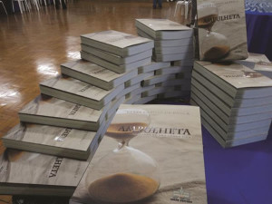 Lançamento da obra aconteceu na Academia de Letras e Artes de Araguari, na segunda-feira, 5. Foto: Gazeta do Triângulo