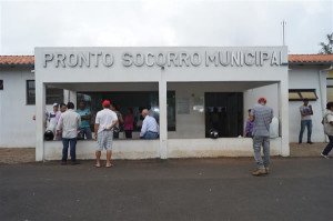 Durante a visita, os vereadores constataram a demora de até três horas no atendimento. Foto: Gazeta do Triângulo