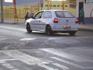 Um exemplo de redutor do tipo II previsto na resolução do Contran, na avenida Mato Grosso. Foto: Gazeta do Triângulo