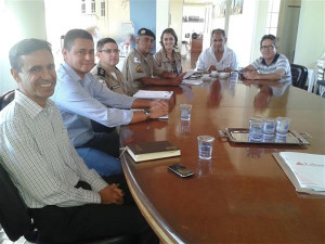 Representantes da SETTRANS, Polícia Militar e empresa responsável pelo serviço de instalação das câmeras. Foto: Gazeta do Triângulo