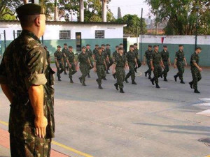 Segunda-feira é o último prazo para jovens que completam 18 anos se alistarem no Exército. Foto: Arquivo
