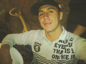 Douglas: mais um jovem assassinado na cidade. Foto: Reprodução Facebook