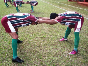 Aquecimento de atletas tricolores em partida da AMVAP. Foto: Gazeta do Triângulo