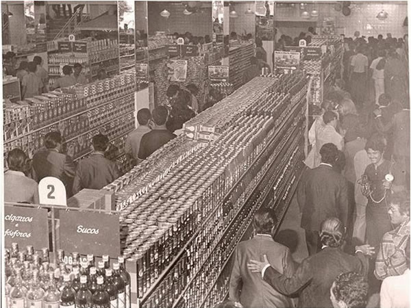 Inauguração do Supermercados Alô Brasil, na avenida Afonso Pena, Uberlândia. Foto: Divulgação