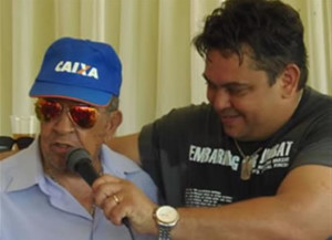 “João Quinca” ao lado do filho Sebastião Joaquim Vieira, presidente da Câmara Municipal. Foto: Arquivo