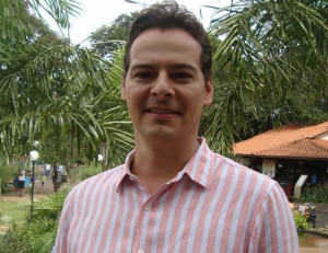 E quem comemora aniversário nessa quinta-feira (12), é o oncologista, Luciano Paladini. A data será celebrada ao lado de familiares e amigos