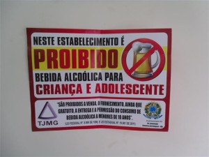 Cartazes estão sendo fixados em todo o município e em Indianópolis. Foto: Gazeta do Triângulo