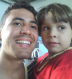 Adriano Ribeiro Narciso aniversariante do dia 7 com o filho Kauê 