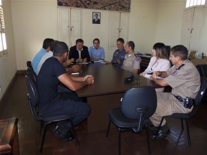 Ações de segurança no jogo do Brasil são discutidas minuciosamente entre militares e representantes municipais. Foto: Gazeta do Triângulo