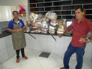 Entrega dos alimentos aconteceu na tarde de ontem.Foto: Gazeta do Triângulo