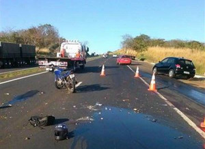BR-050: trabalhador morre após colisão traseira em caminhão. Foto: Ronivon Santos/colaborador do blog Giro 190