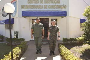 Comandante da unidade, tenente coronel Ivan Alexandre Correa Silva e o general da Brigada Ildemaro Moises Villarroel Arismendi. Foto: Divulgação