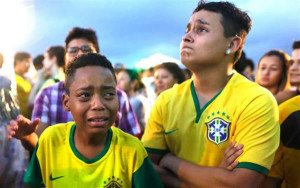 Torcedores choram derrota humilhante nas Semifinais da Copa. Foto: Divulgação