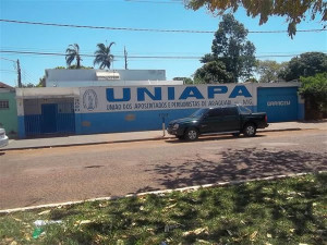 Existe estacionamento somente do outro lado da pista.Foto: Gazeta do Triângulo