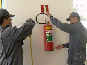 A inciativa visa à prevenção contra incêndios em edificações no município. Foto: Reprodução Rede Integração 