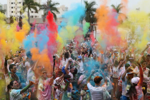 A corrida é baseada em uma festa indiana que comemora a chegada da primavera. Foto: SECOM