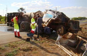 Carreta desgovernada invadiu a contramão e atingiu um caminhão. Foto: Reprodução/Facebook