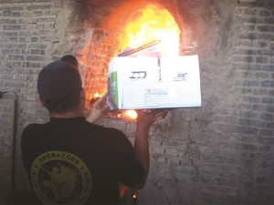 Resultado de apreensões, drogas de diversos tipos foram consumidas pelas chamas. Foto: Gazeta do Triângulo