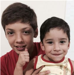 Joaquim Apolinário e Souza completou 12 anos no dia 22 de outubro. Filho de João Apolinário de Souza e Lara Araújo. Na foto, com o irmão Bento Apolinário e Souza