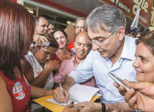 As demandas foram entregues pelo presidente da Adefa, Vicente Gonçalves Chaves. Foto: Divulgação