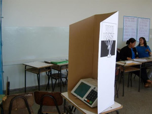 Pessoas que desrespeitarem a legislação utilizando celulares e similares na cabine  de votação, estão sujeitas a até dois anos de detenção. Foto: Divulgação