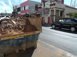 As caçambas devem ser pintadas em cores vivas e estar em bom estado de conservação. Foto: Gazeta do Triângulo