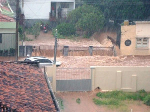 Naquela oportunidade, chuvas castigaram o Centro de Araguari. Foto: Arquivo