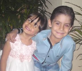 Milena Freitas Naves aniversariante do dia 7 ao lado de seu irmão Allan Carvalho Naves Filho, filhos de Karina Sales Freitas Naves e Allan Carvalho Naves